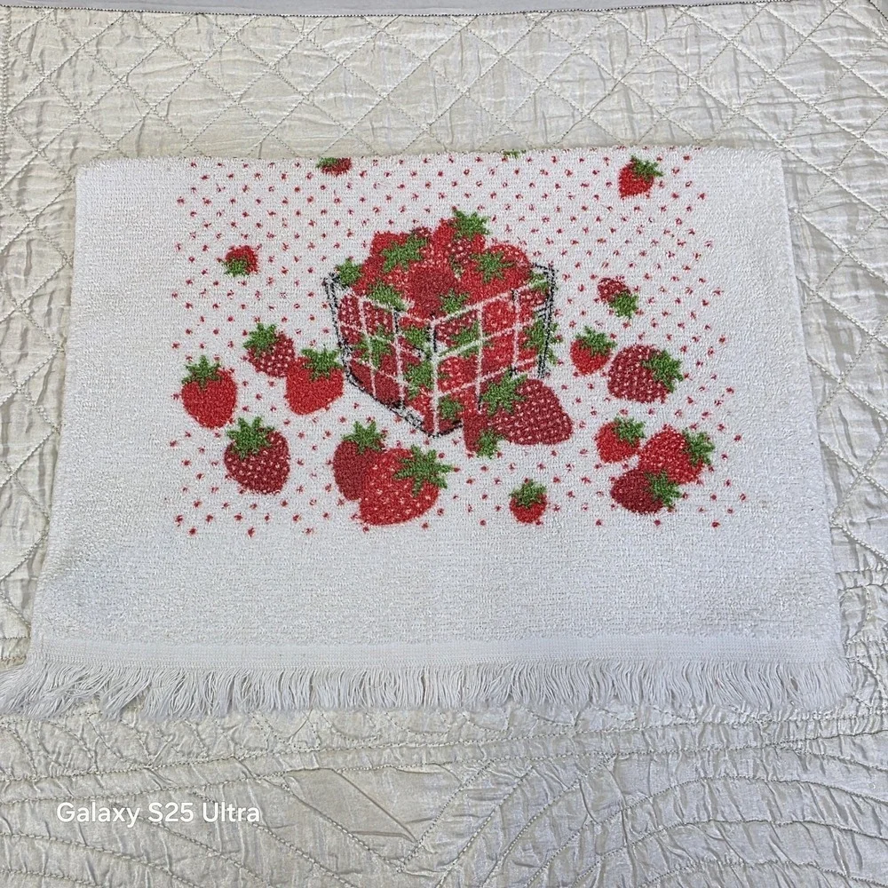 Vintage MCM Strawberry Basket Kitchen Hand TOWEL Mid-Century 28